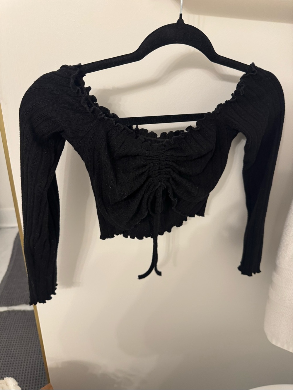 Black Ruched Long-Sleeve Crop Top - Women